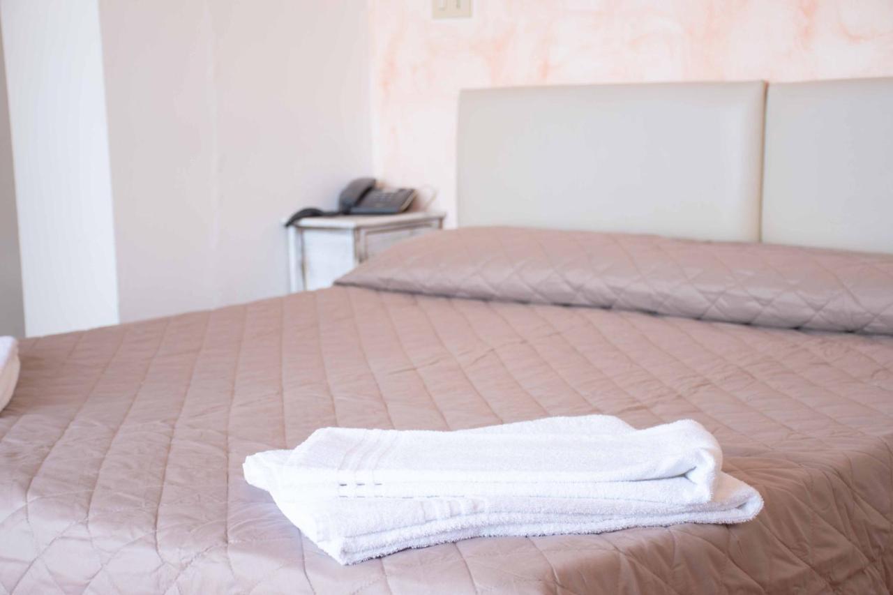 Hotel Ambassador Laigueglia Eksteriør bilde