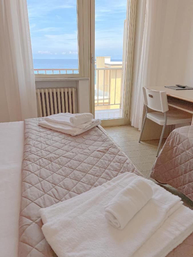 Hotel Ambassador Laigueglia Eksteriør bilde
