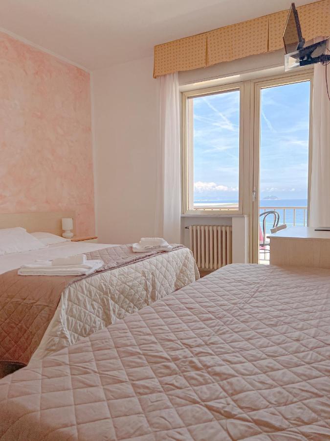 Hotel Ambassador Laigueglia Eksteriør bilde