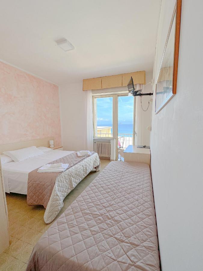Hotel Ambassador Laigueglia Eksteriør bilde