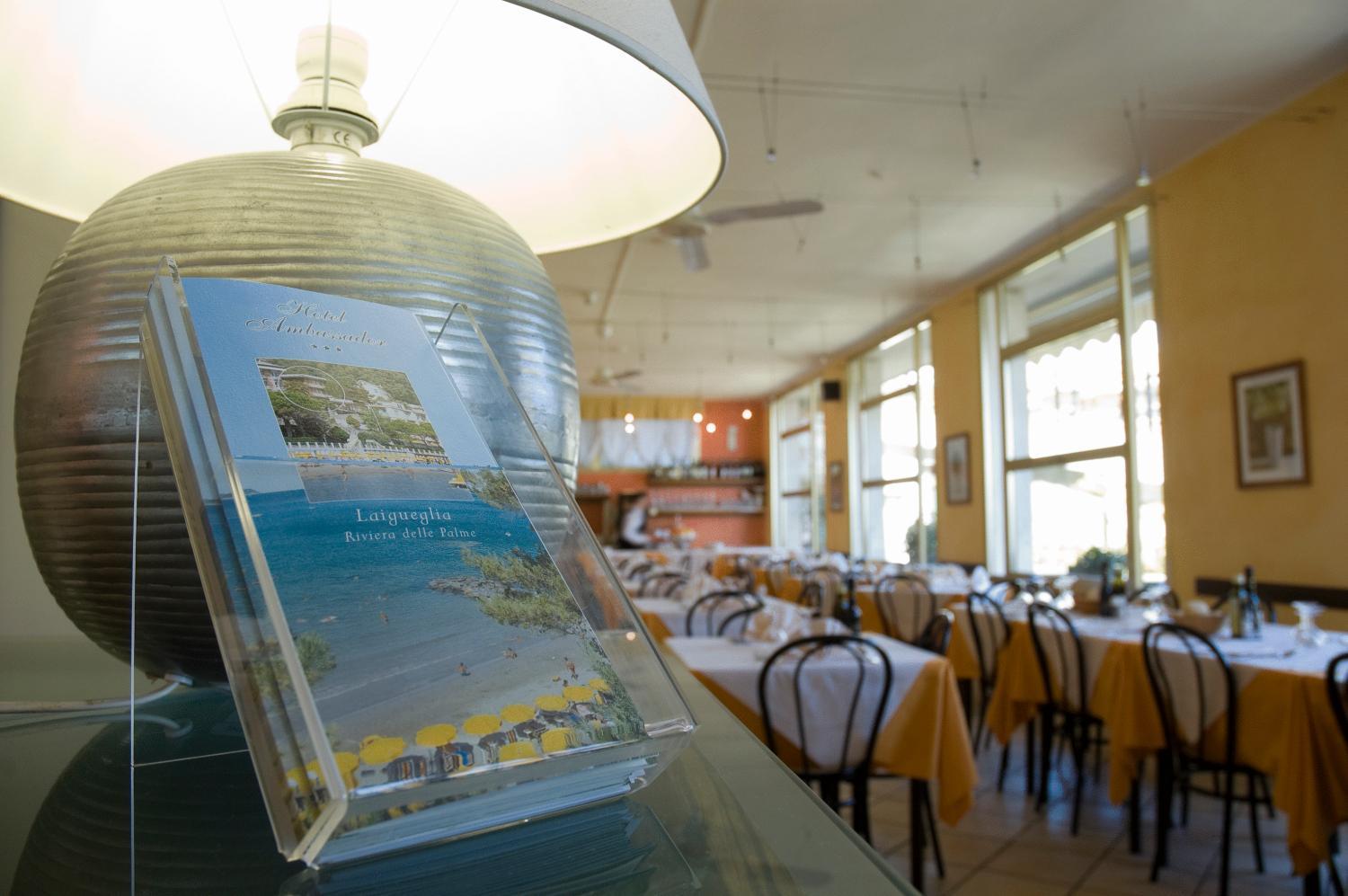 Hotel Ambassador Laigueglia Eksteriør bilde