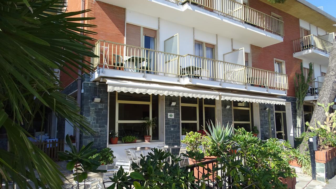Hotel Ambassador Laigueglia Eksteriør bilde