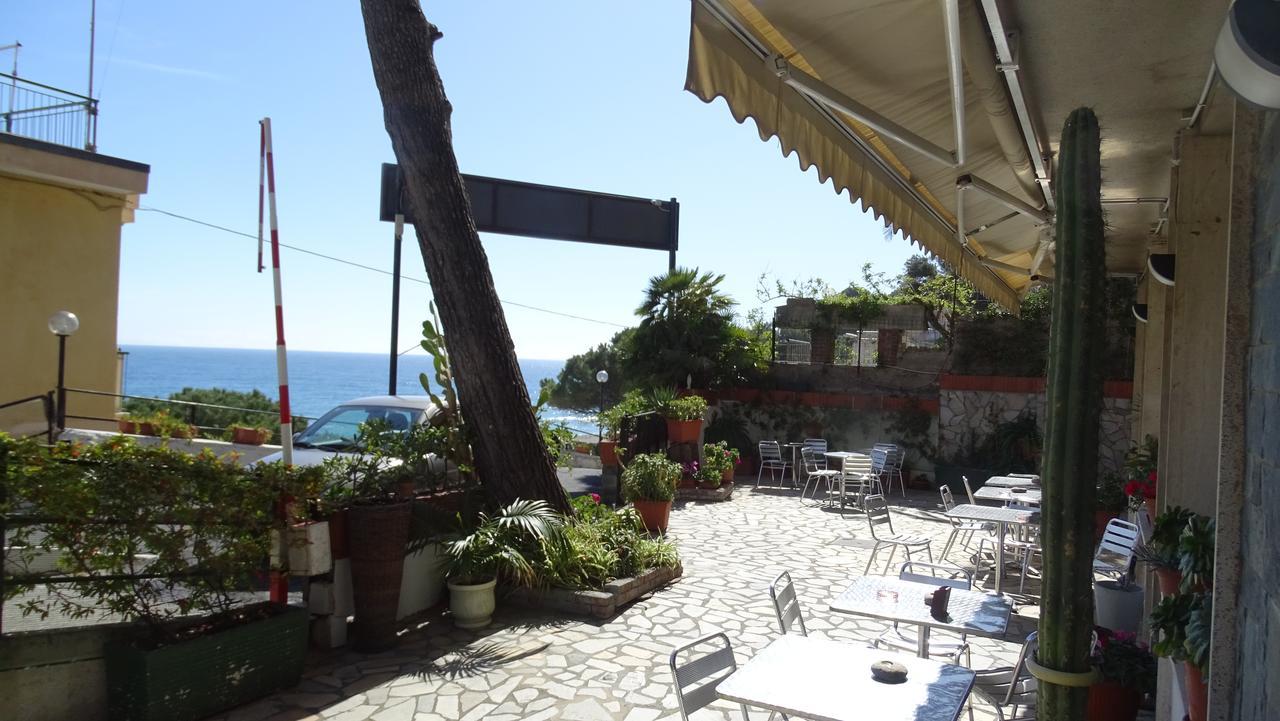 Hotel Ambassador Laigueglia Eksteriør bilde